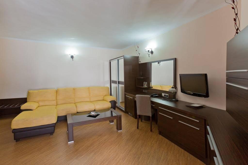 Family Hotel Hebar Batak Exterior foto